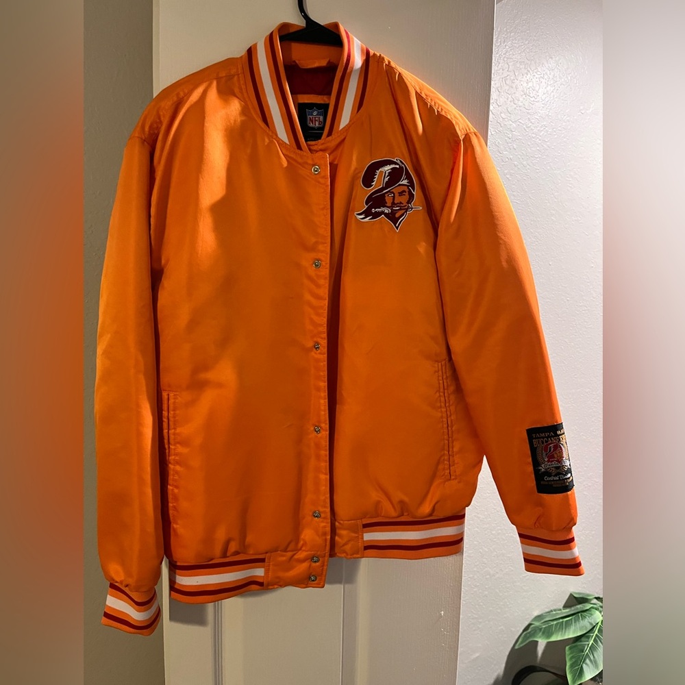 Vintage Tampa bay buccaneers puffer jacket